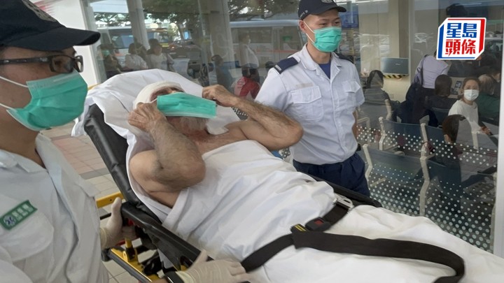 傷者清醒由救護員送院。林思明攝