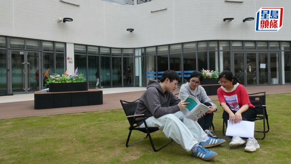 陳冠文（左起）、余嘉慧和黃玉婷均表示，入住「東蒲」後備試效率明顯上升，較輕鬆的氛圍亦有助紓緩壓力。歐文瀚攝