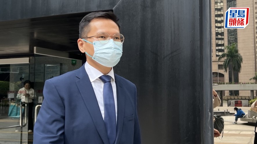陸振中否認曾熊抱X或向她表白,但有拍肩膊安慰對方,當中無男女之情。房伊媚攝