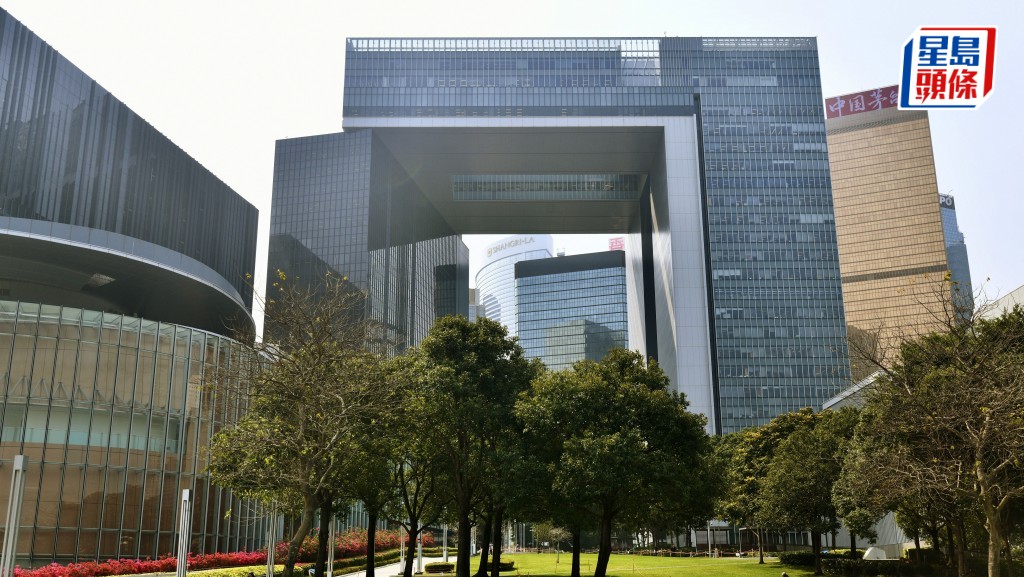 標普稱香港樓市供過於求  港府不同意：租金續升反映住屋需求殷切  物業投資信貸風險可控