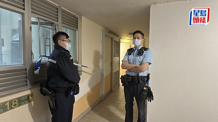 單位揭發雙屍案，警員封鎖現場調查。劉漢權攝