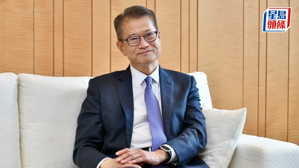 经济增长预测向上修订至3.2%  陈茂波 : 香港经济正在稳中提速向前。资料图片