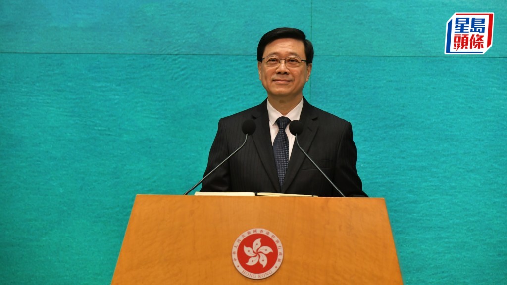 行政長官李家超表示，將研究優化西九過關程序。陳極彰攝