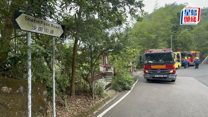 救援人員在沙田坳道尋回失蹤男子。資料圖片
