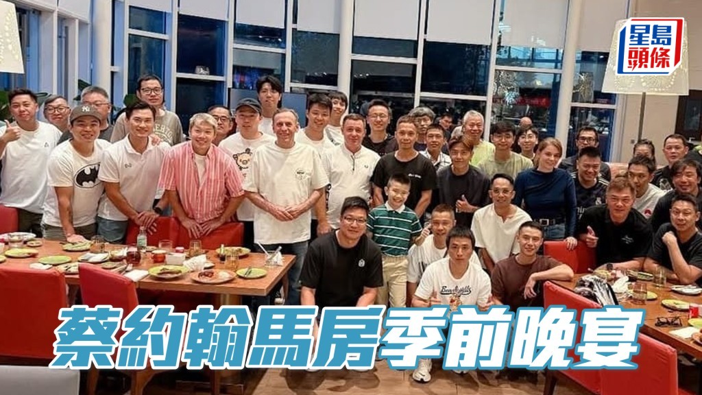 約翰與馬房員工開心大合照。(相片來源:蔡約翰馬房ig)