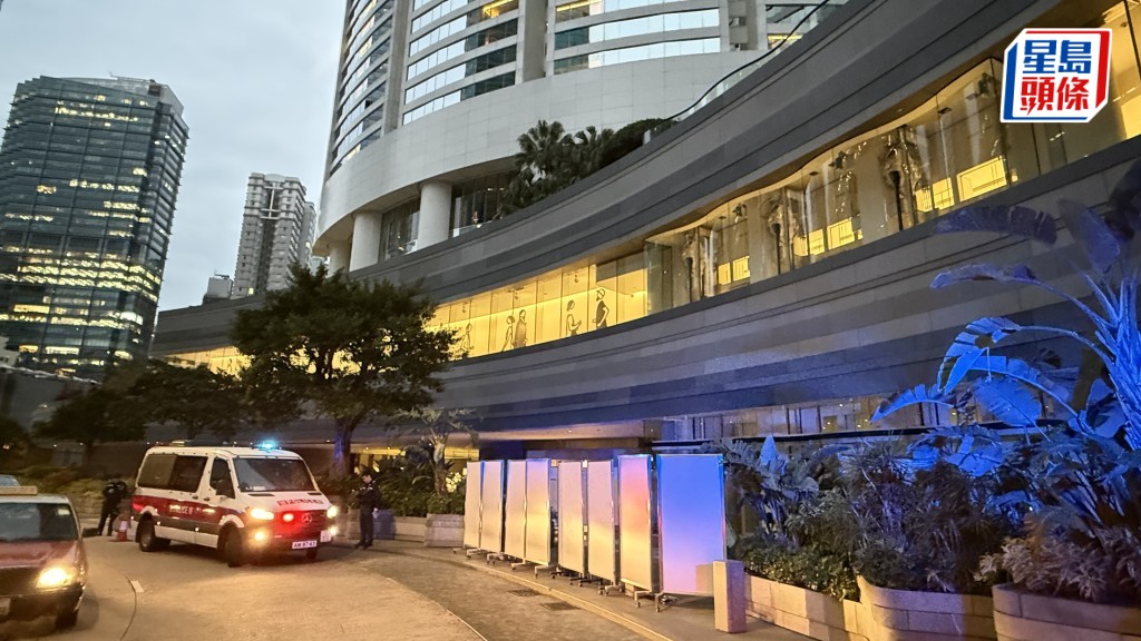 金鐘男子伏屍太古廣場對開 疑酒店平台墮下。黎志偉攝