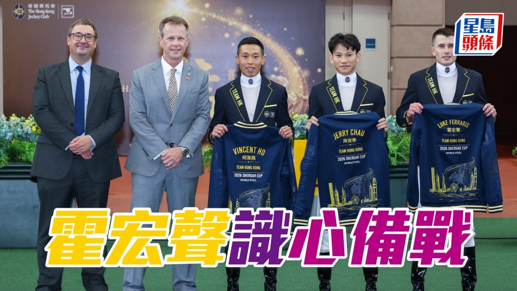 霍宏声（右）