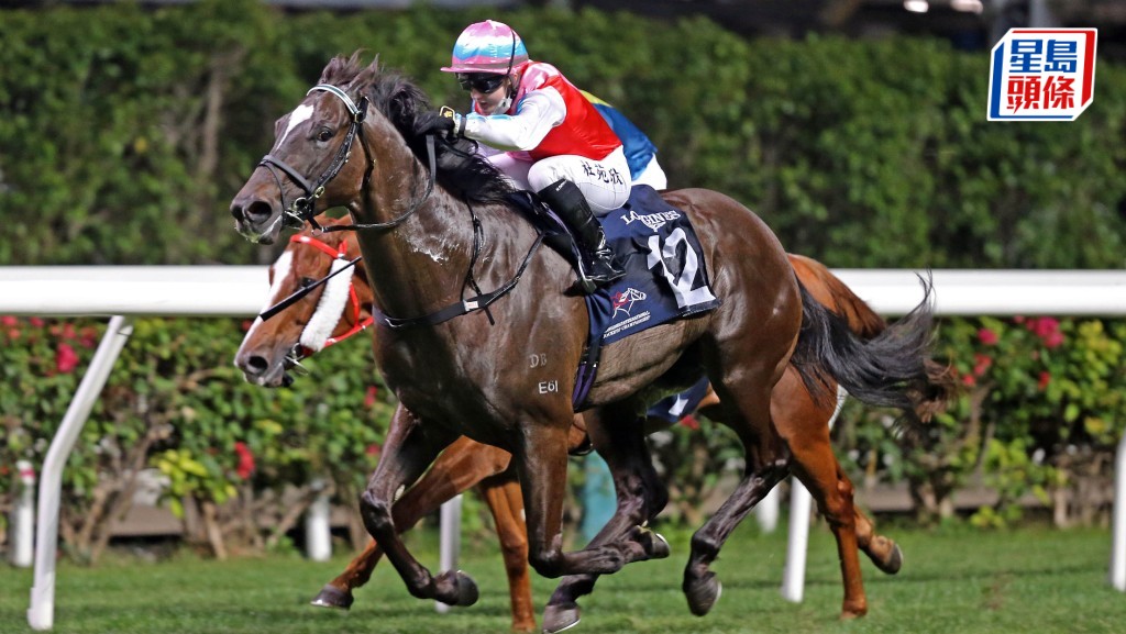 杜苑欣在2020年浪琴國際騎師錦標賽最後一關賽事憑「人和家興」取得頭馬。