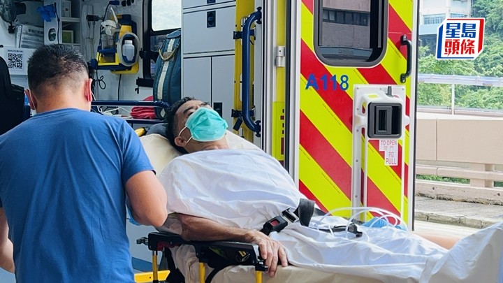 男溺客遇溺獲救,由救護車送院。蔡楚輝攝