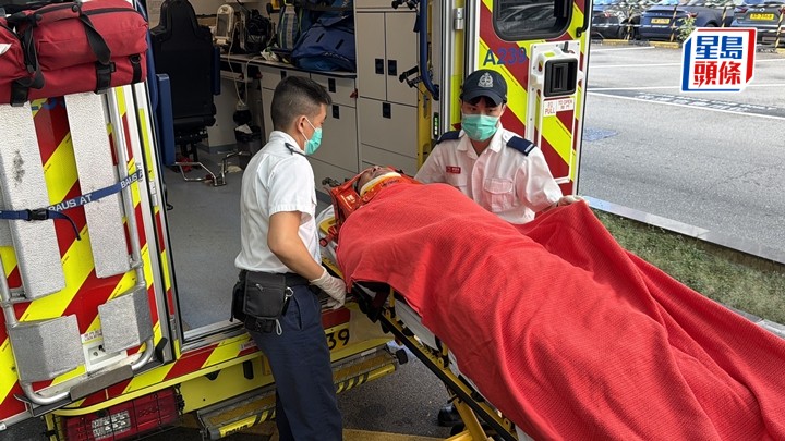 司機由救護員送院。梁國峰攝