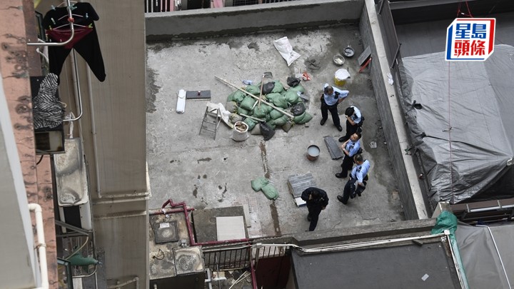 男工人遭堕下的外墙石屎砸中受伤，警方展开调查。杨伟亨摄