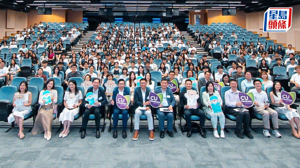 中文大學昨迎來逾300名醫科新生，並邀請2024年狀元陳澤鋒出席迎新活動。中大社交媒體截圖