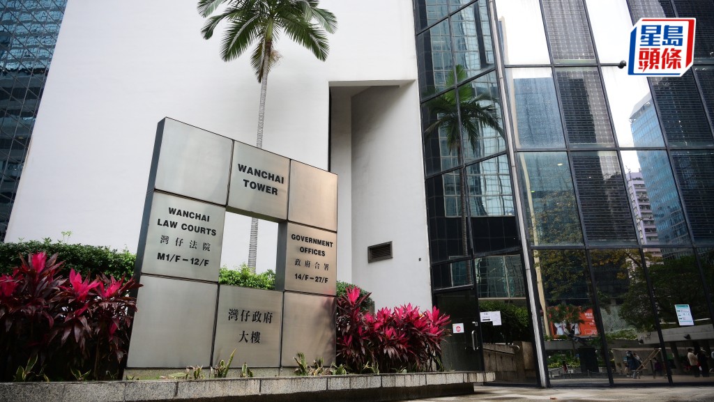 吴嘉培声称因好奇而尾随女学生偷拍裙底，并将裙底照传送他人，今日承认12项控罪判囚15周。资料图片