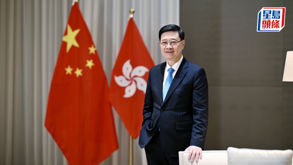 李家超與中國人民銀行行長潘功勝會面，就經濟金融議題交流意見。資料圖片