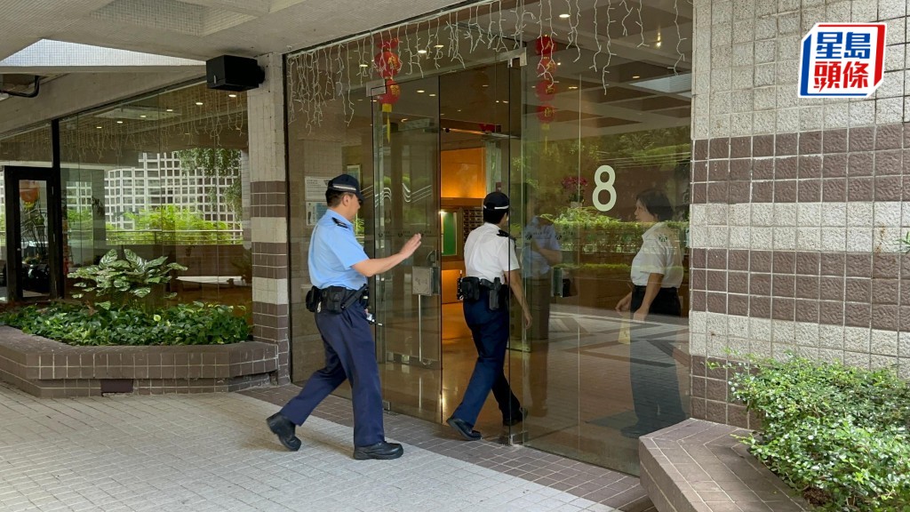 18歲青年上吊,警員到場調查。梁國峰攝