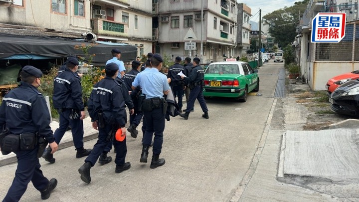 警方於當日案發後在粉嶺圍搜查。資料圖片