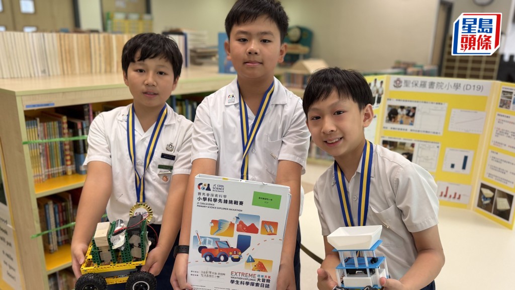 聖保羅書院小學在小學科學先鋒挑戰賽奪冠，許嘉晉（中）形容親身體驗比死記硬背更易入腦，旁為蔡緯羲（左）及彭翔駿。 佘丹薇攝