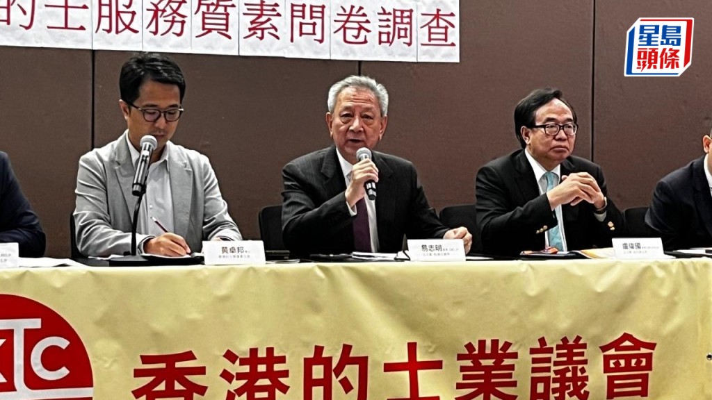 的士禮貌運動正推行。議會調查揭整的士體服務評分平均為58.8分,易志明倡加強處罰業界「壞份子」。李健威攝