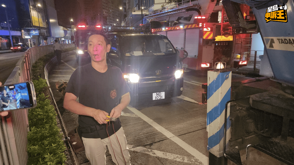 其中一名從工程車升降台救下的工人。黎志偉攝 其中一名從工程車升降台救下的工人。黎志偉攝