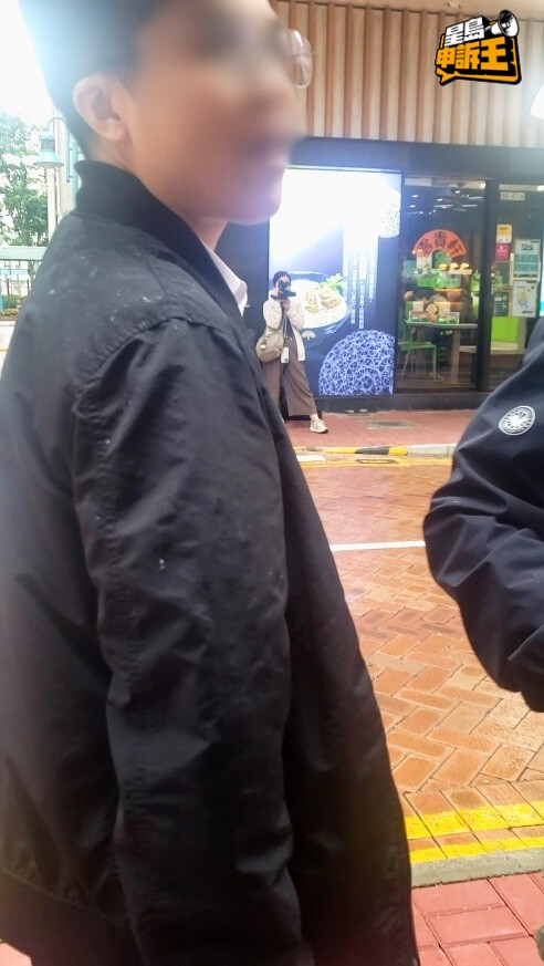 有保安員透露,涉事店鋪要在五天內取回貨物,每板貨贖回費200元。 有保安員透露,涉事店鋪要在五天內取回貨物,每板貨贖回費200元。