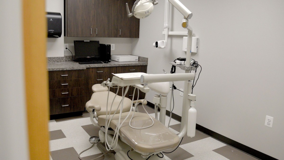 英漢赴土耳其「全口植牙」拔光才知要等半年 回家憂鬱絕望輕生