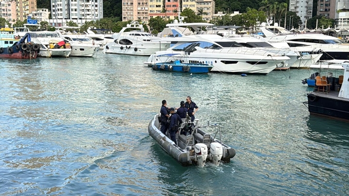 鴨脷洲大橋海面男子漂浮 送院不治 鴨脷洲大橋海面男子漂浮 送院不治