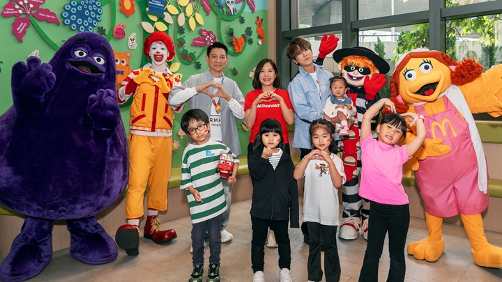 劉德華孖姜濤探望麥當勞叔叔之家 傳遞半世紀社區關懷 ：將愛心一直延續下去