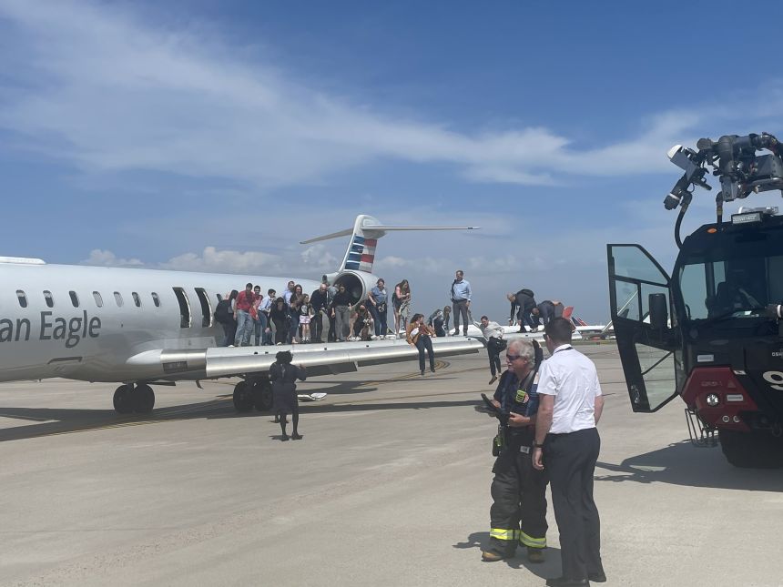 美客機冒煙緊急降落 聯邦眾議員驚險逃生 多人疏散至機翼