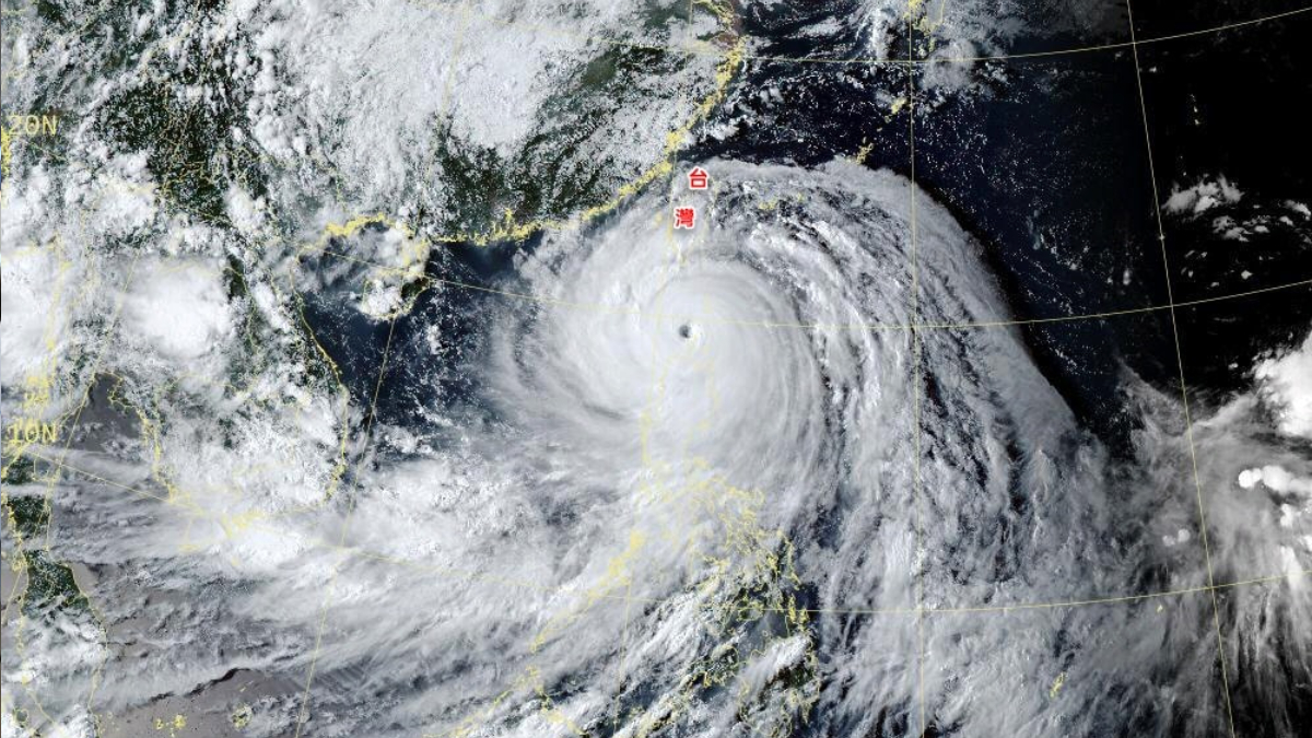 颱風樺加沙︱「巨獸」掠過台灣 網民:風王,當之無愧 颱風樺加沙︱「巨獸」掠過台灣 網民:風王,當之無愧
