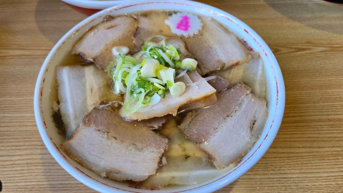 日本著名拉麵店禁邊食邊玩手機掀熱話  老闆爆導火線：客人店內睇AV