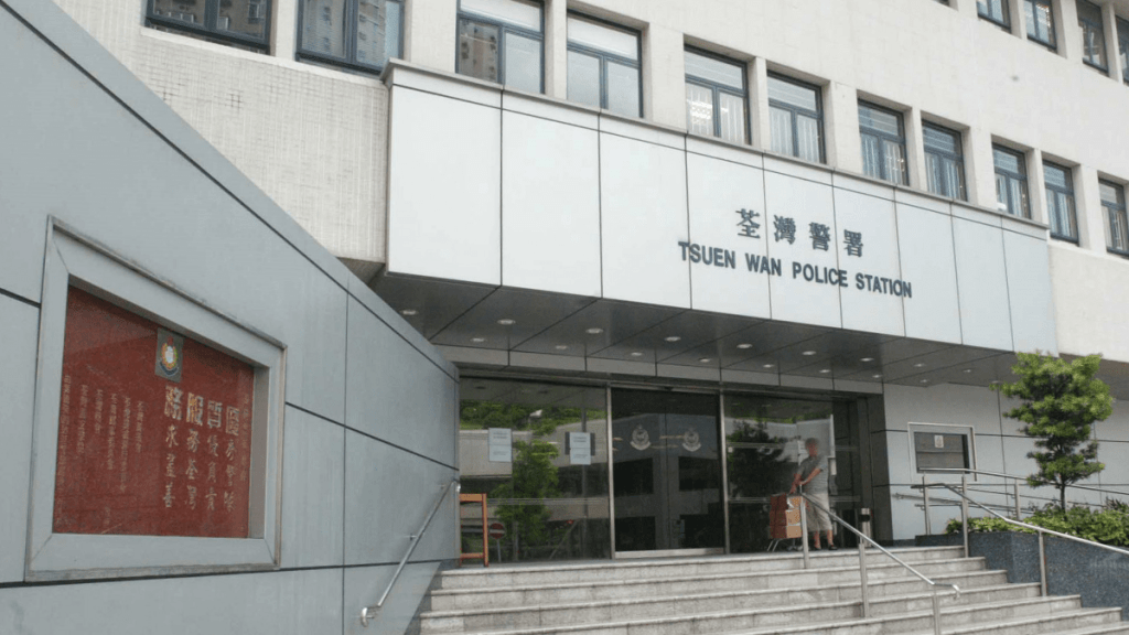 荃錦公路私家車撞欄 六旬司機涉酒駕被捕