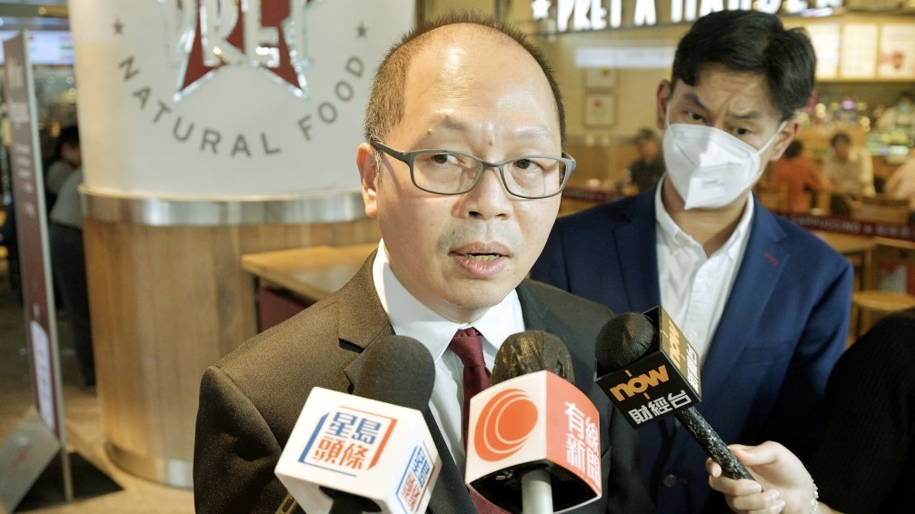 公務員加薪︱華員會會長批行會「做場戲」不聽職方意見 嘆公眾無視公僕付出：衰嘢就日日數住