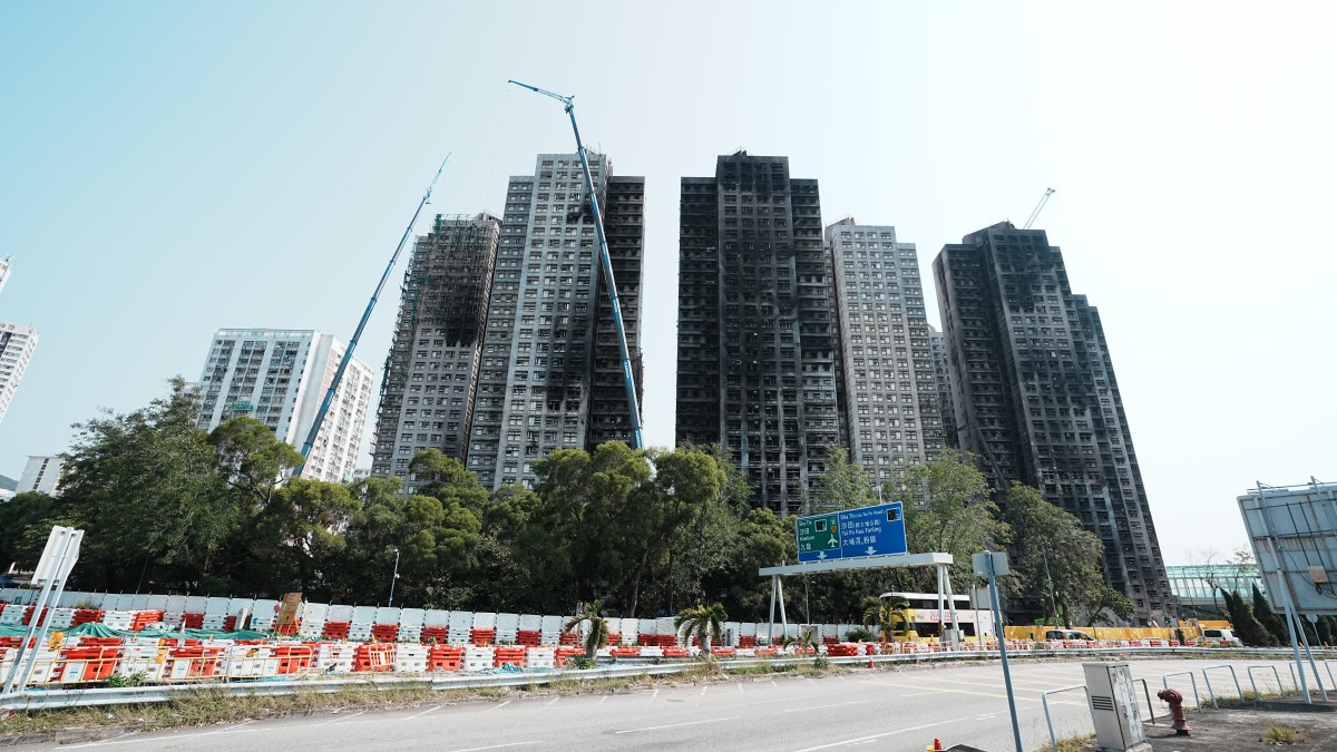 宏福苑大火︱警方及廉署採取聯合行動 起訴7人及兩間公司25項罪、包括誤殺、串謀詐騙及洗黑錢等 下午西