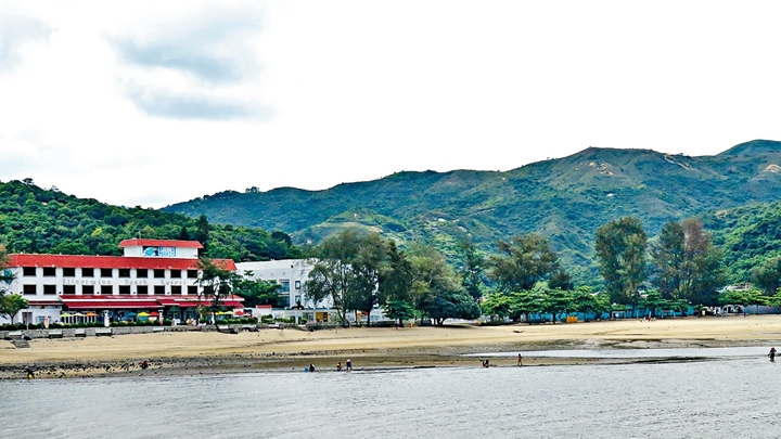 梅窩地盤工休假度假屋遊玩 嬉水後摘野莓誤碰燈柱觸電亡