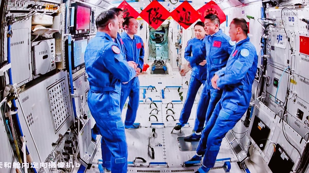 神舟二十三號丨與神舟二十一號乘組完成在軌道交接