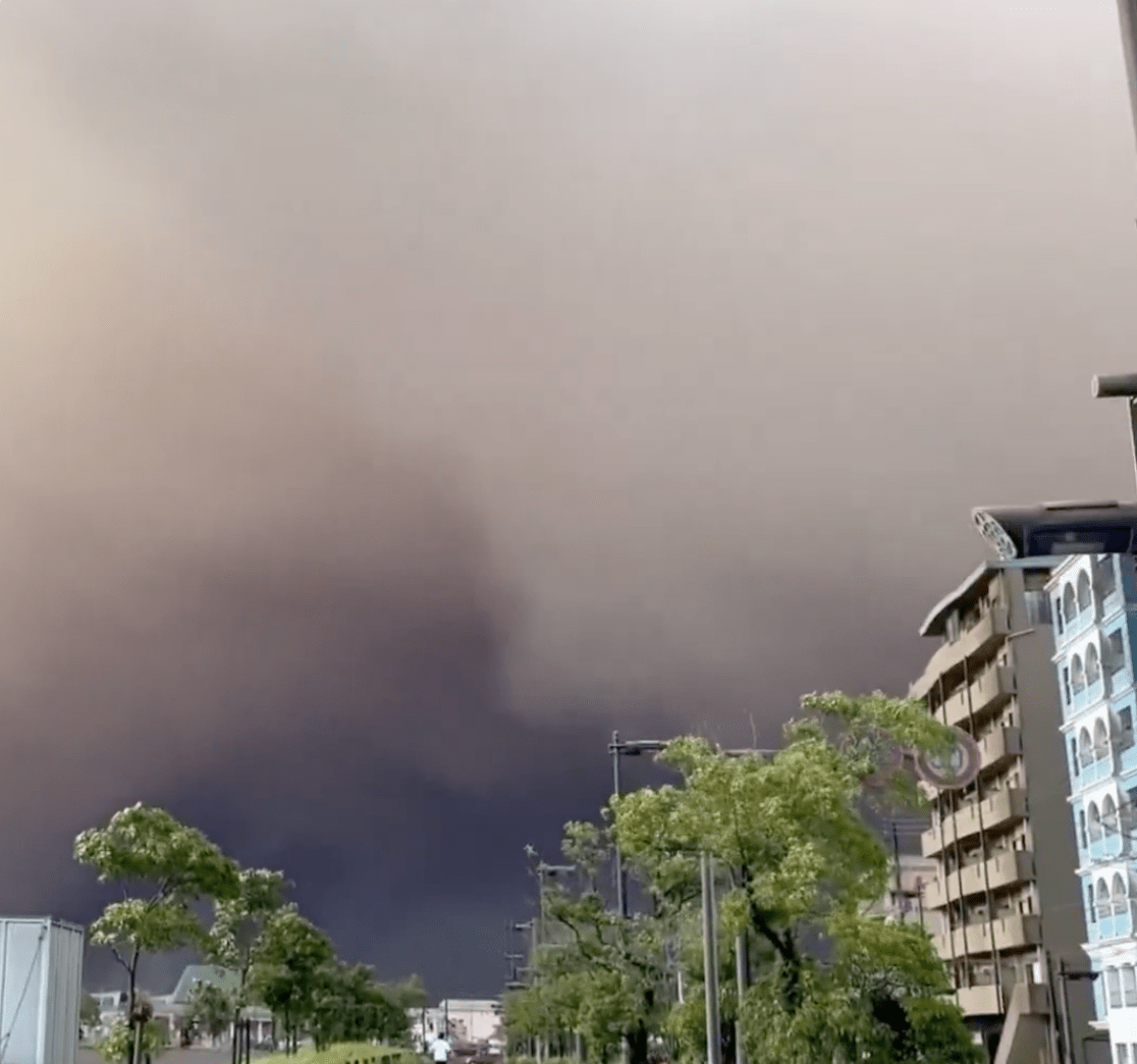 遊日注意｜日本櫻島火山大爆發降奇特「灰雨」 鹿兒島泥濘滿目災情曝光