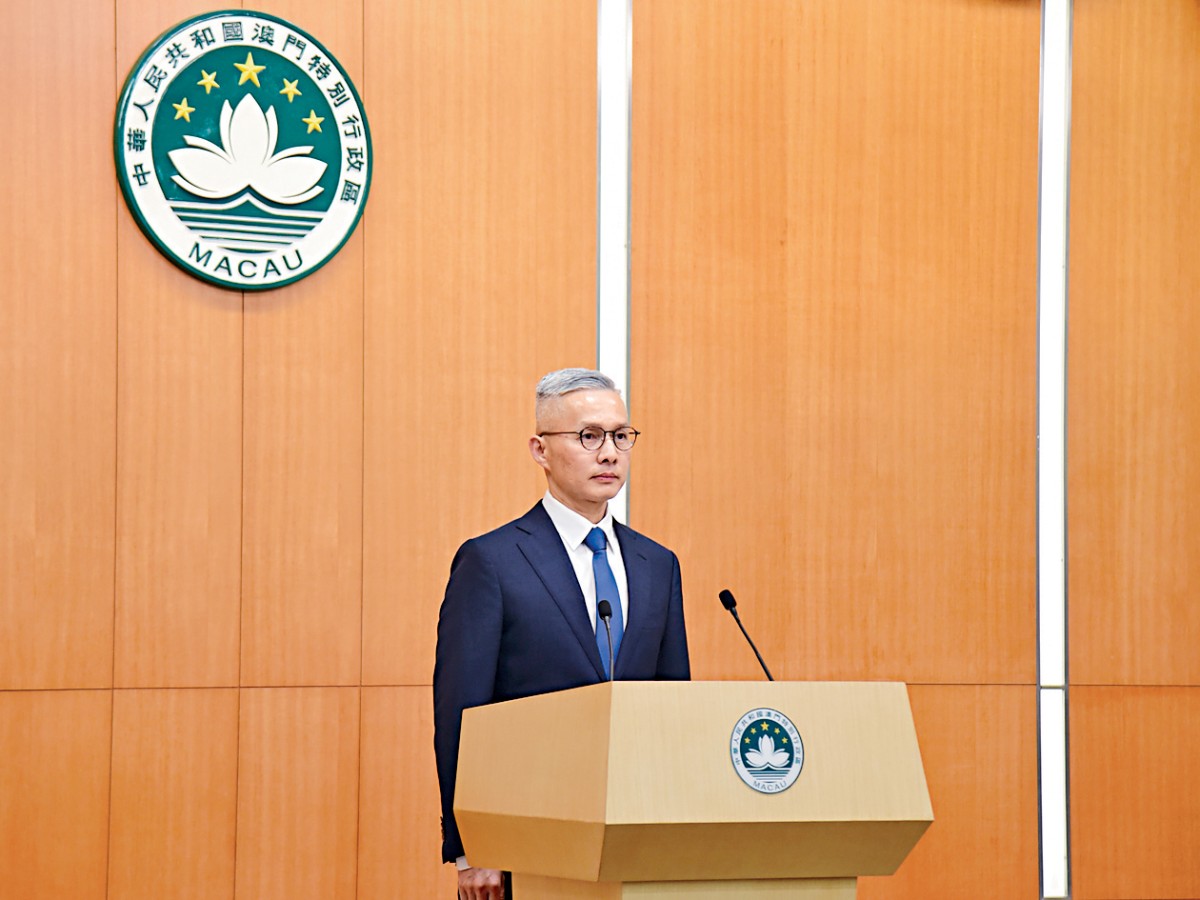 澳门经济财政司长戴建业被免职 戴称个人原因请辞
