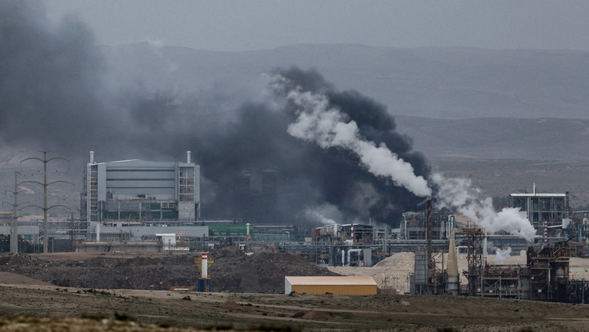伊朗局勢｜以色列南部中資化工廠遭導彈擊中 逾20人傷一度傳危險化學品洩漏
