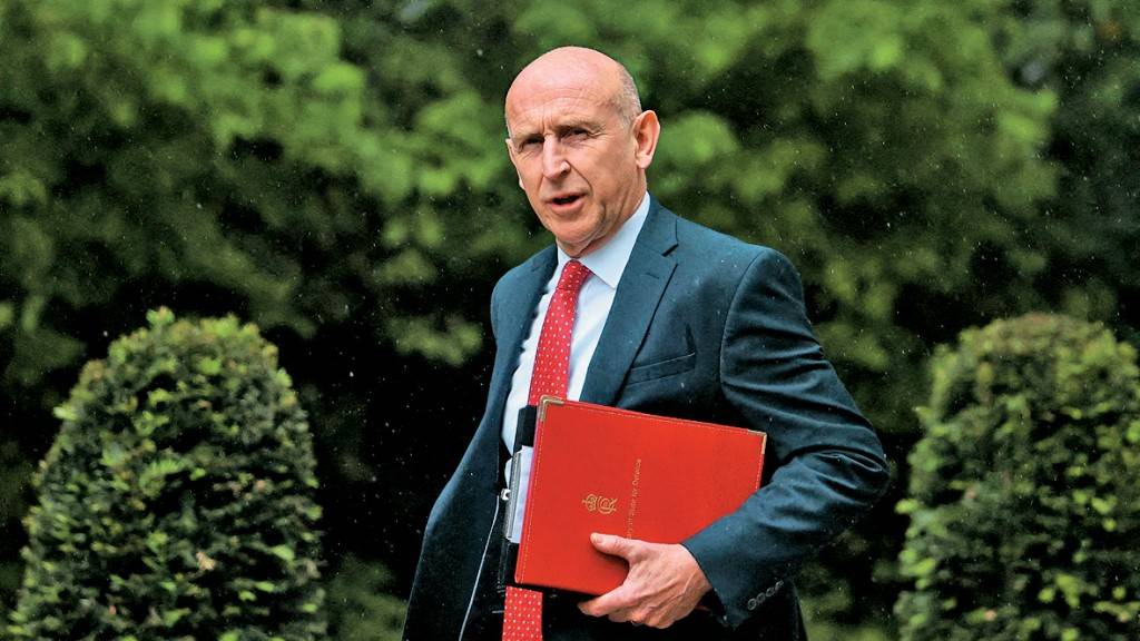 英國防相突然辭職 抗議軍費預算不足