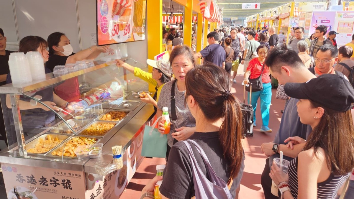 香港美食嘉年華開鑼 20元一份A4和牛粒、40元一份蟹籽芝士蟹蓋等美食吸客 香港美食嘉年華開鑼 20元一份A4和牛粒、40元一份蟹籽芝士蟹蓋等美食吸客