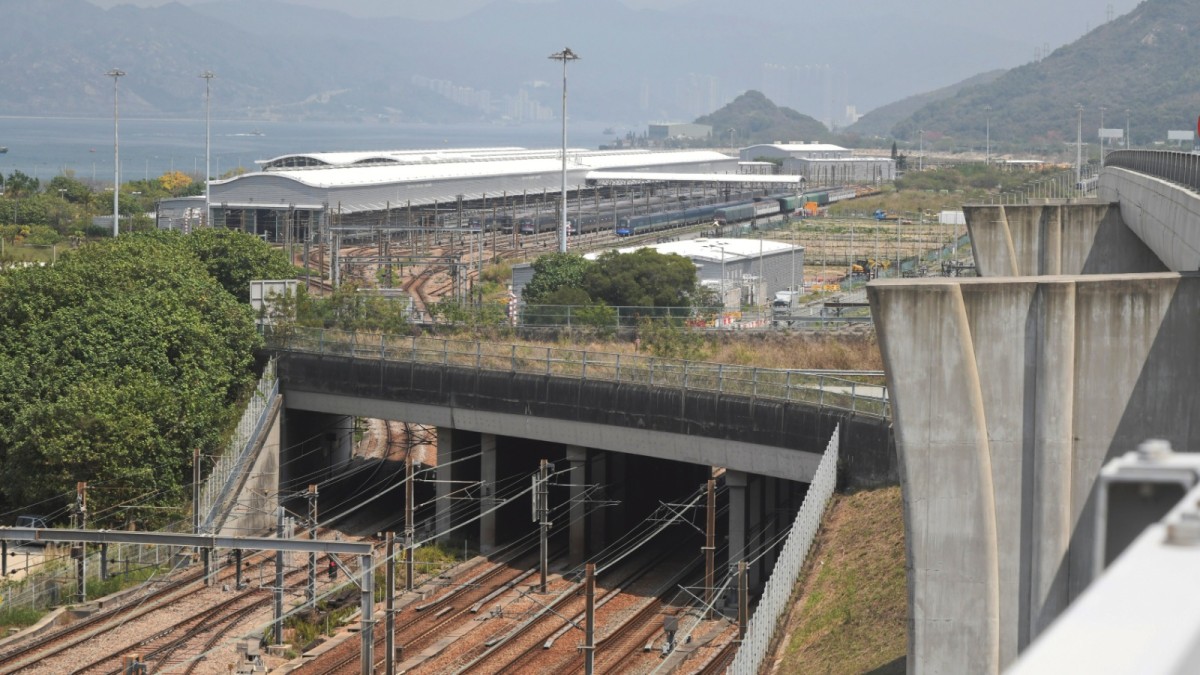 港鐵小蠔灣車廠信號設備故障 機場快綫及東涌綫料需額外15至20分鐘行車時間