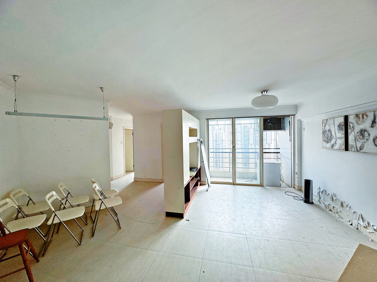 銀主盤拍賣場掀競逐即沽7伙