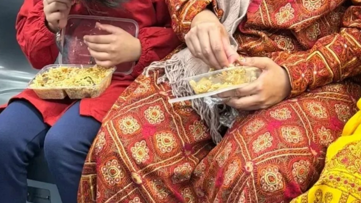 深圳地鐵︱印度人車廂開餐未被阻止? 網民質疑執法雙重標準 深圳地鐵︱印度人車廂開餐未被阻止? 網民質疑執法雙重標準