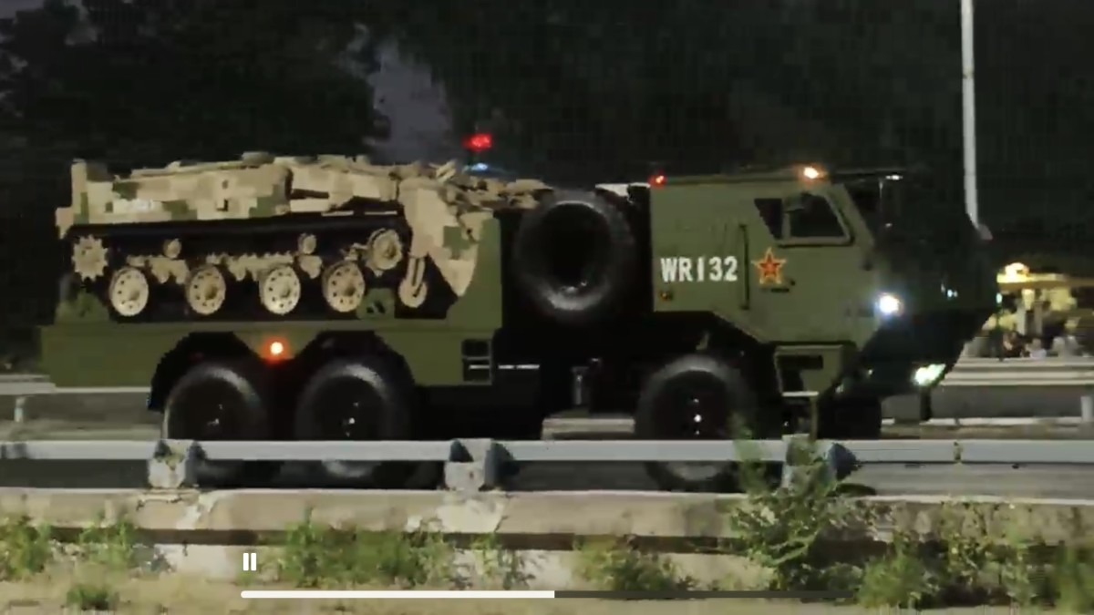 九三閱兵|第二次閱兵彩排結束約4萬人參加 街頭現武器運輸車|有片