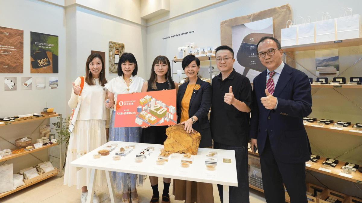 何永賢訪奧海城「共築.創業家」店舖 讚揚商界助青年追夢 何永賢訪奧海城「共築.創業家」店舖 讚揚商界助青年追夢