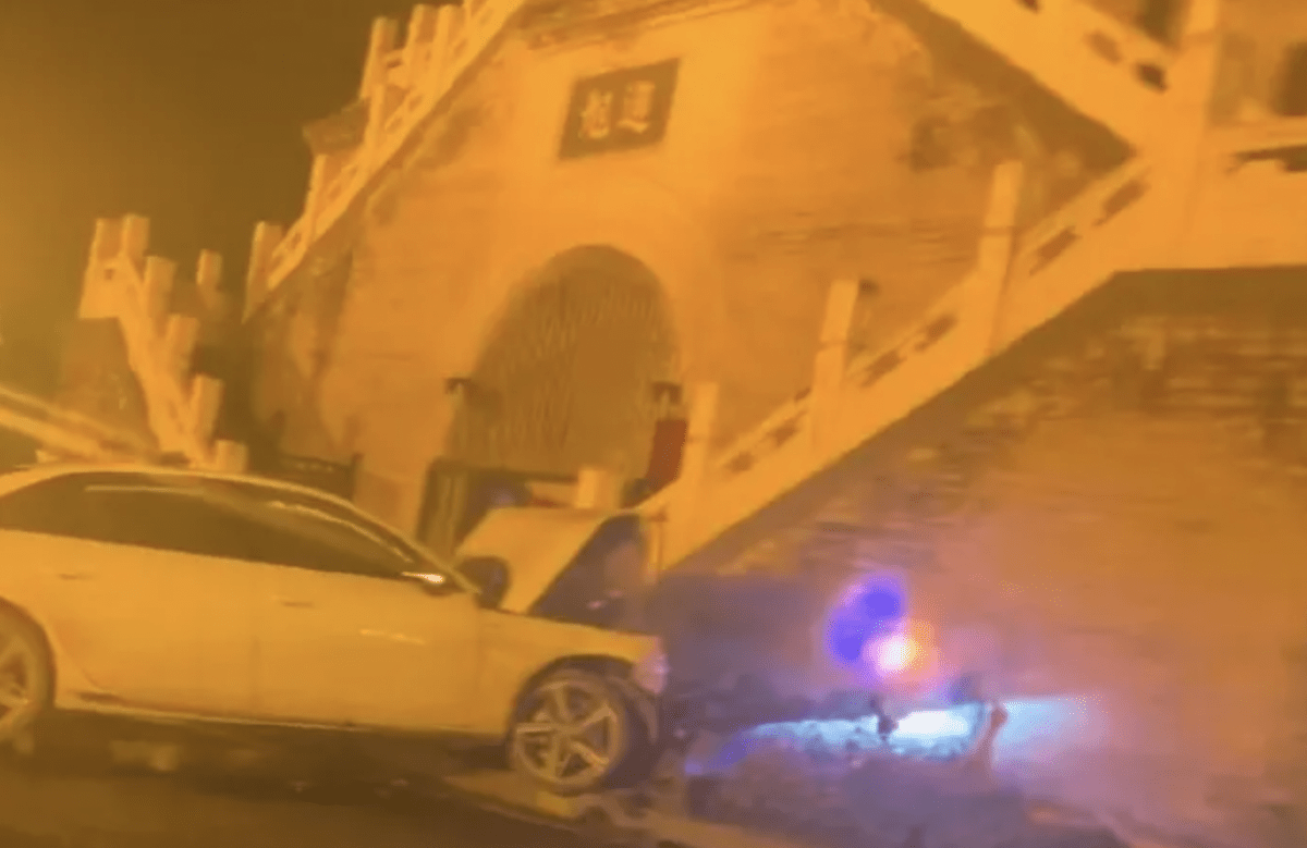 400年歷史陝西省級保護文物鐘樓被撞損毀 公安扣查肇事車輛 400年歷史陝西省級保護文物鐘樓被撞損毀 公安扣查肇事車輛