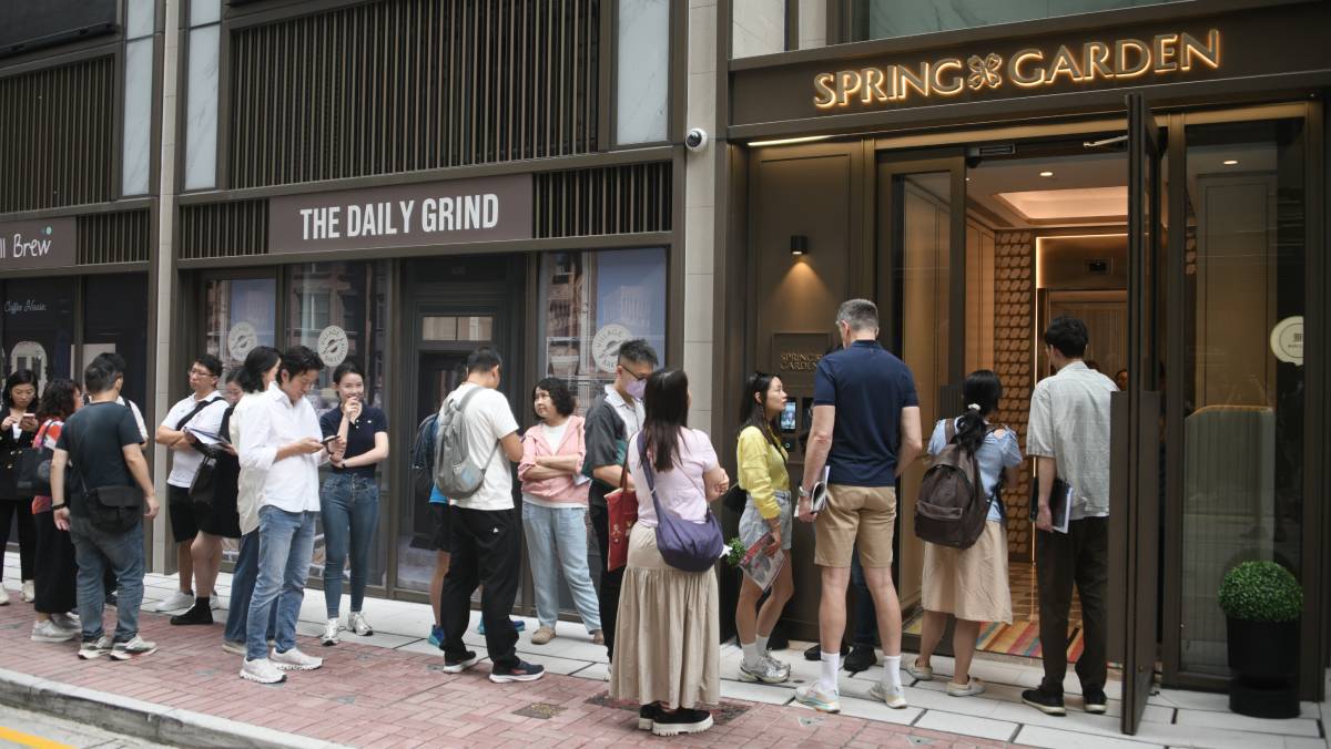 灣仔SPRING GARDEN截收2000票 超購逾32倍 成減息後首個開售新盤 灣仔SPRING GARDEN截收2000票 超購逾32倍 成減息後首個開售新盤