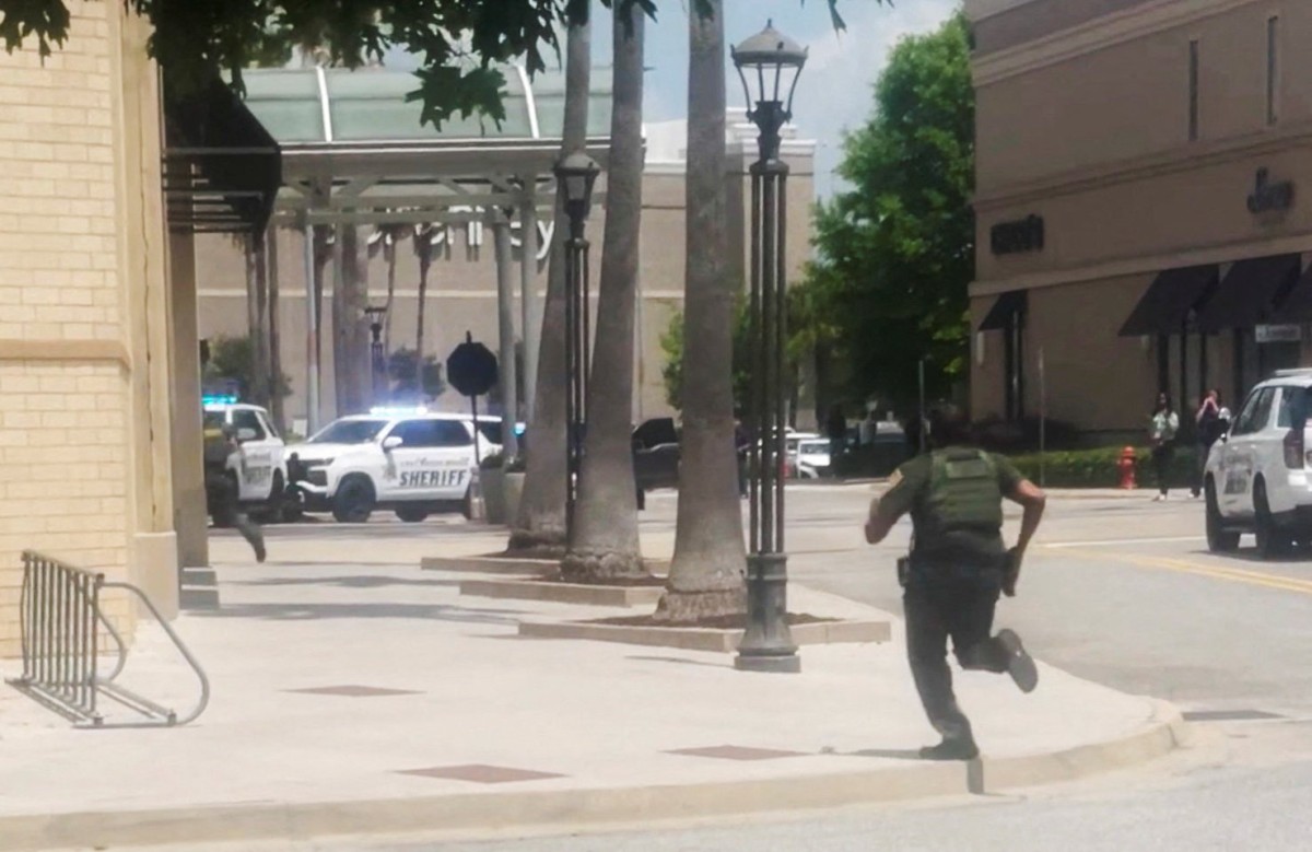 美購物中心美食廣場爆槍擊 釀1死5傷 職員顧客紛逃命