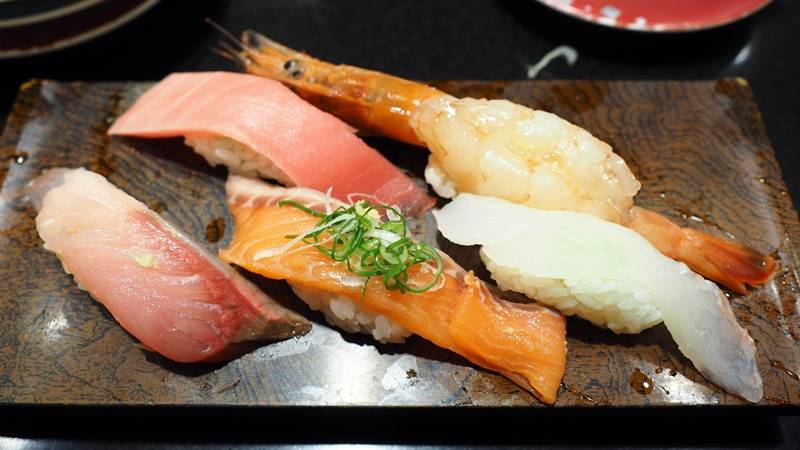 西班牙放題餐廳設「罰款」  食客「飽到嘔」需另繳費