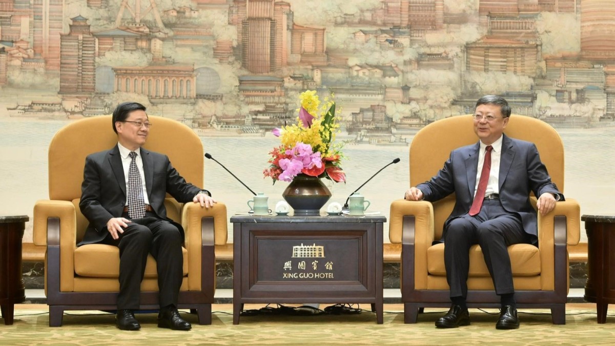 上海進博會|李家超與上海市領導會面 冀兩地發揮聯動效應 共同打造全球AI發展樞紐 上海進博會|李家超與上海市領導會面 冀兩地發揮聯動效應 共同打造全球AI發展樞紐